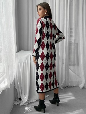 Платье-свитер с геометрическим принтом с разрезом без пояса