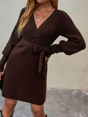 Платье-свитер с v-образным воротником с рукавами "овечья ножка" с поясом