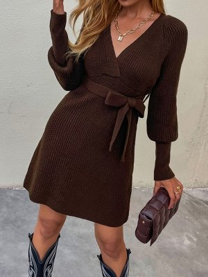 Платье-свитер с v-образным воротником с рукавами "овечья ножка" с поясом
