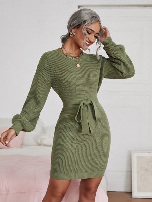 Облегающее платье-свитер с поясом