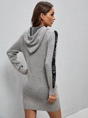 Платье-свитер с текстовым принтом на кулиске