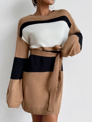 Вязаное платье-свитер в рубчик с поясом