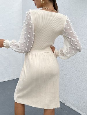 Трикотажное платье-свитер с помпонами