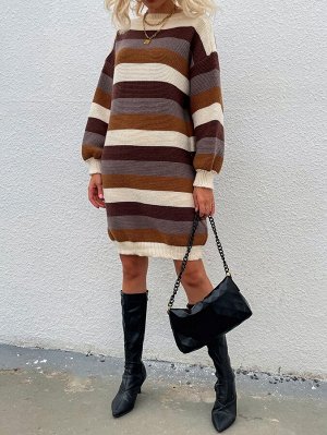 Контрастное платье-свитер с воротником-стойкой