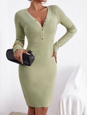 Вязаное облегающее платье-свитер на пуговицах в рубчик