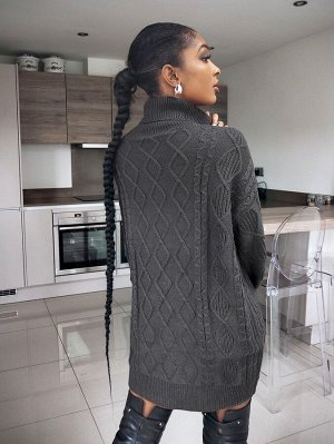 Трикотажный длинный свитер с высоким воротником