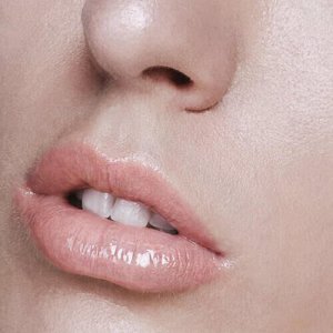 Блеск для губ глянцевый "Тон #74 Нюд Коралл", органический, для объема и эффекта увлажненных губ Madara