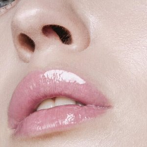 Блеск для губ глянцевый "Тон #72 Виниловый Капор", органический, для объема и эффекта увлажненных губ Madara