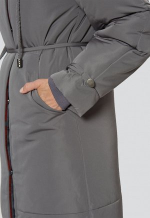 2212 серый Утепленное, лаконичное пальто прямого силуэта из полуматовой ткани с водоотталкивающей пропиткой и суперсовременным утеплителем ТермМакс. За дополнительную защиту от непогоды отвечает капюш