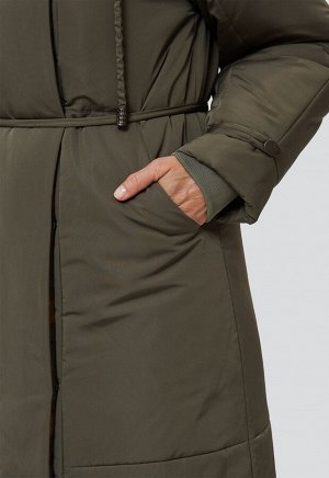 2212 хаки Утепленное, лаконичное пальто прямого силуэта из полуматовой ткани с водоотталкивающей пропиткой и суперсовременным утеплителем ТермМакс. За дополнительную защиту от непогоды отвечает капюшо
