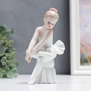 Сувенир керамика "Маленькая балерина на пуфике" 15 см