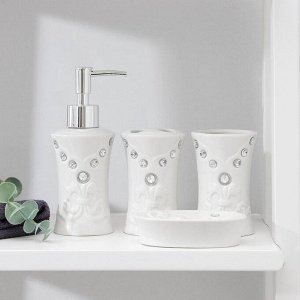 Набор аксессуаров для ванной комнаты Доляна «Стразы. Капельки», 4 предмета (дозатор 200 мл, мыльница, 2 стакана)
