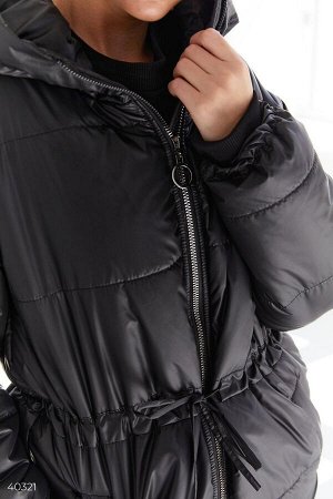 Куртка с затяжкой в поясе черного цвета