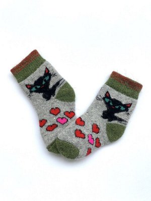 Носки вязаные "Кот с сердечками" зеленого цвета