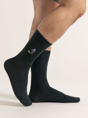 Мужские носки до середины голени с мультипликационной вышивкой