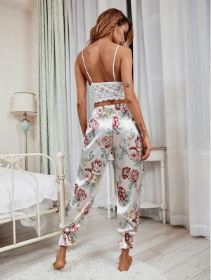 Кружевной бюстгальтер и атласные брюки с цветочным принтом