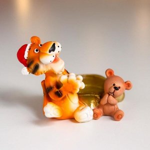 Подсвечник полистоун на 1 свечу "Тигрв колпаке с мишкой/снеговиком" МИКС 9,8х6,5х6 см