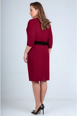 Платье Цвет: красный
Сезон: Демисезон
Коллекция: Праздничная
Стиль: Нарядный
Материал: текстиль
Комплектация: Платье
Состав: полиэстер-82%, вискоза-15%, спандекс-3%

Платье женское, зауженное к низу
