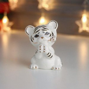 Сувенир керамика "Белый тигрёнок с розочкой" с золотом 8,3х5,8х5 см