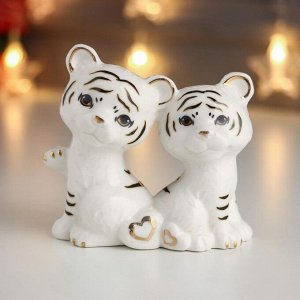 Сувенир керамика "Белые тигрята с сердечками" с золотом 9х9,5х4,6 см
