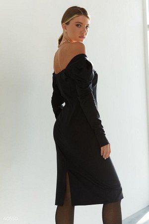Черное платье со стилизованными рукавами