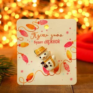 Брошь новогодняя "Снеговик с подарком", цветная в золоте