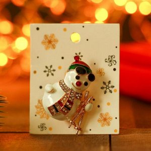 Брошь новогодняя "Снеговик с палочками", цветная в золоте