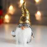 Сувенир полистоун &quot;Дедушка Мороз в золотом колпаке, с подарком&quot; 14,5х7х8,5 см