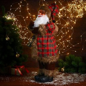 Дед Мороз "В красной клетчатой шубке, с фонариком и веточками" 35х60 см