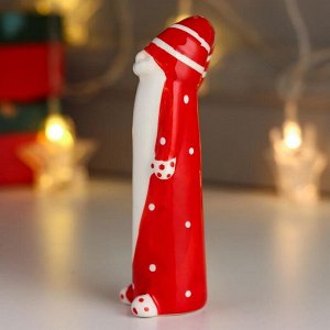 Сувенир керамика "Дед Мороз, красный кафтан в горох и колпак в полоску" 14х4,3х6 см