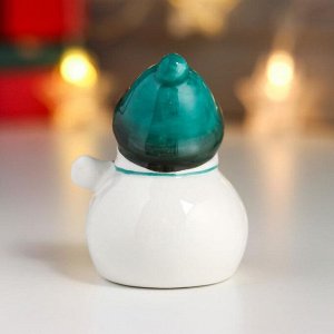 Сувенир керамика "Снеговик, зелёная шапка и шарф, звёздочки" 8,9х6х6,5 см
