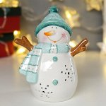 Сувенир керамика свет &quot;Снеговик в бирюзовой шапке с  бомбошкой&quot; 13х7,3х10,3 см