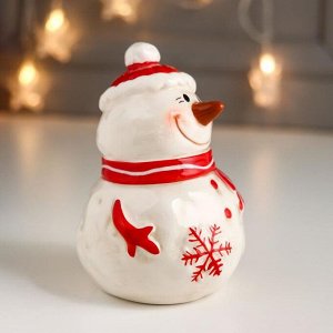 Сувенир керамика "Снеговик красный колпак, шарф, с красной снежинкой" большой 13,2х9,2х9,5см   65327