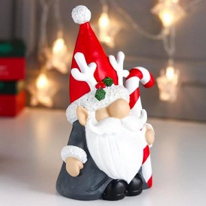 Сувенир полистоун "Дед Мороз в колпаке с рогами оленя, с конфетой" 21,5х10х13,5 см