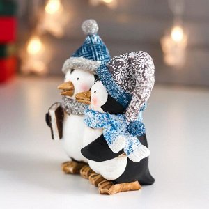 Сувенир полистоун "Пингвины в новогодних колпаках" 14,5х8,5х15 см