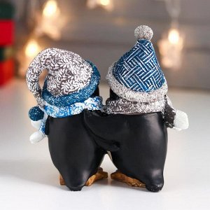 Сувенир полистоун "Пингвины в новогодних колпаках" 14,5х8,5х15 см
