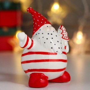 Сувенир керамика "Дед Мороз, полосатый кафтан, красный колпак, с ёлочкой" 10,9х6,7х9 см