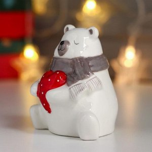 Сувенир керамика "Белый мишка, серый шарф, красное сердце в горошек" 9х6,5х8,5 см