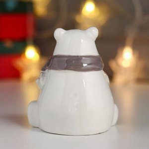 Сувенир керамика "Белый мишка, серый шарф, красное сердце в горошек" 9х6,5х8,5 см