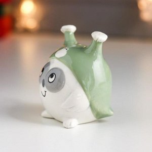 Сувенир керамика "Совёнок-малыш в зелёной шапке с кисточками" 8,7х6,8х7,1 см