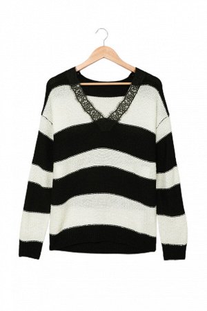 Черно-белый полосатый вязаный свитер с кружевной отделкой