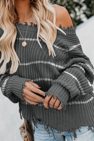Серый потрепанный свободный свитер в белую полоску