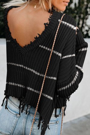 Черный потрепанный свободный свитер в белую полоску
