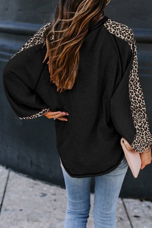 Черная вафельная блуза оверсайз с леопардовыми рукавами