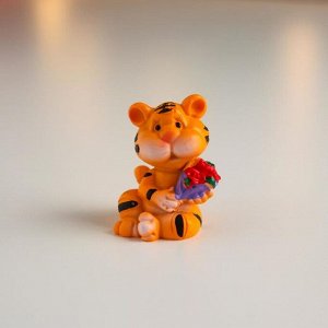 СИМА-ЛЕНД Сувенир полистоун &quot;Маленький тигр с цветами&quot; МИКС 4х3х3 см