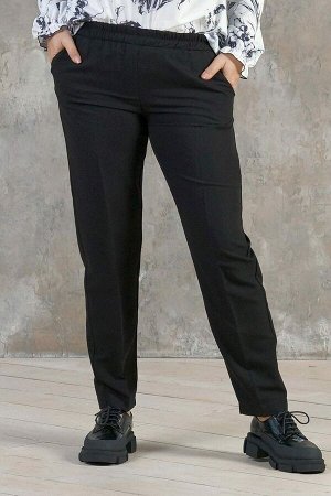 Брюки Классические брюки выполнены из эластичной костюмной ткани. Расцветка чёрный. Пояс на широкой резине. С карманами. Без застёжки. Без подклада.   ДИ в 48-64 р. 97 см.  Рост модели 168 размер 52. 