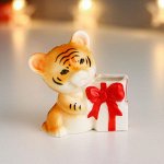 Сувенир керамика подставка д/зубочисток &quot;Рыжий тигрёнок с подарком&quot; 7х7,5х3,7 см