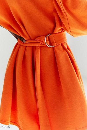 Оранжевое платье с поясом