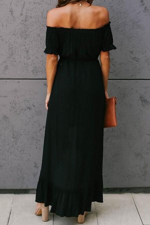 Черное платье-сарафан с открытыми плечами и разновеликим подолом