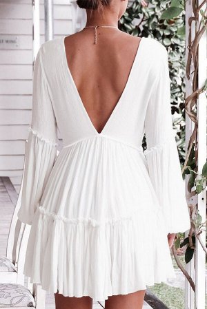 Белое платье беби-долл с двухсторонним V-образным вырезом